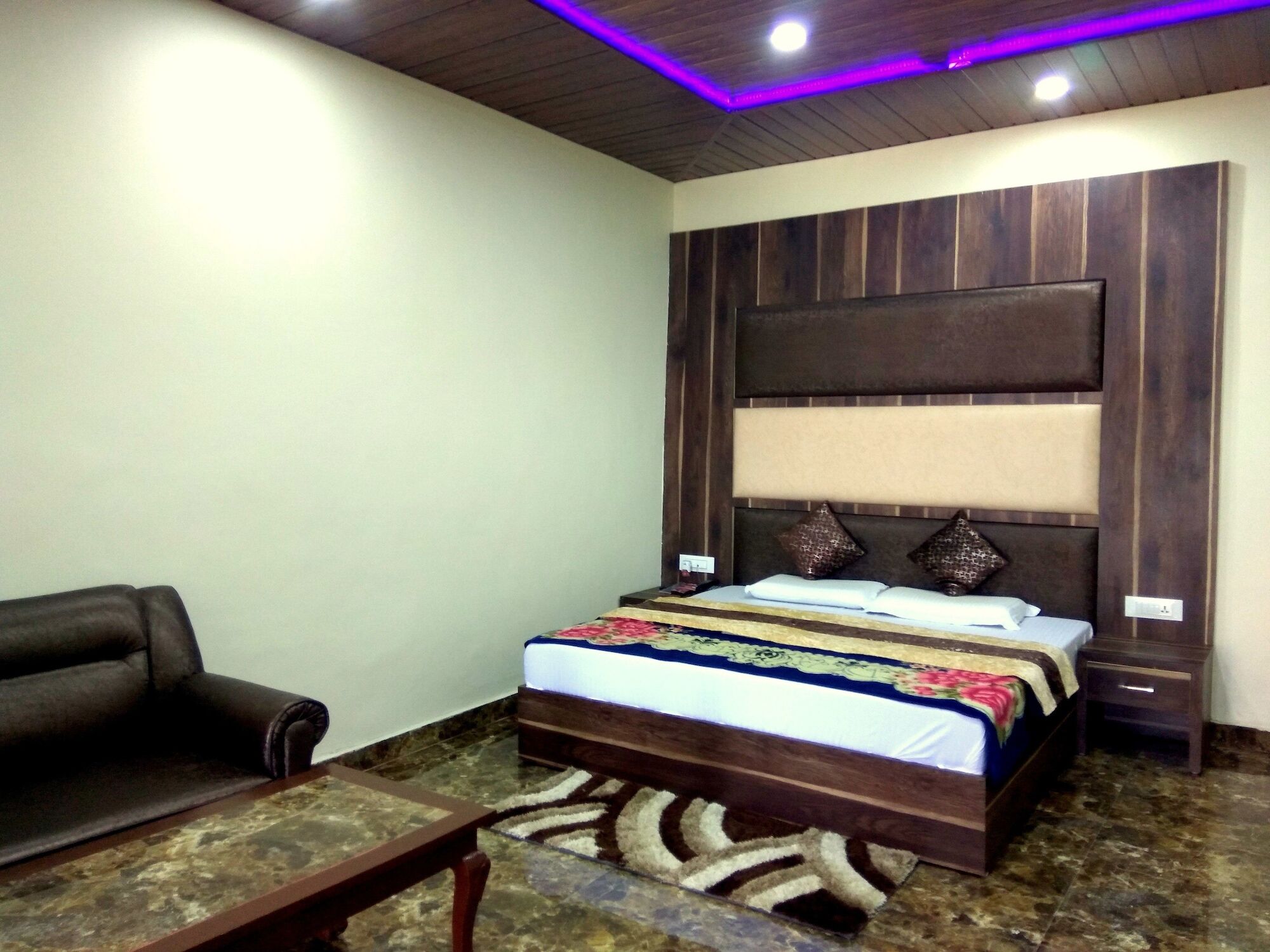 Hotel Himdhara, דלהאוזי מראה חיצוני תמונה